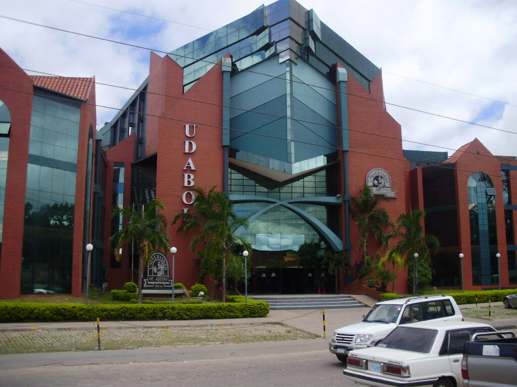 Faculdade de medicina na Bolívia UDABOL Faculdade de medicina na Bolívia UDABOL